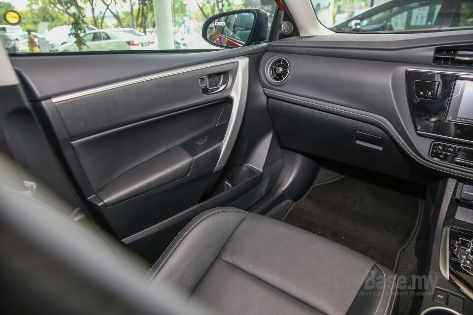 Subaru Outback BN (2015) Interior