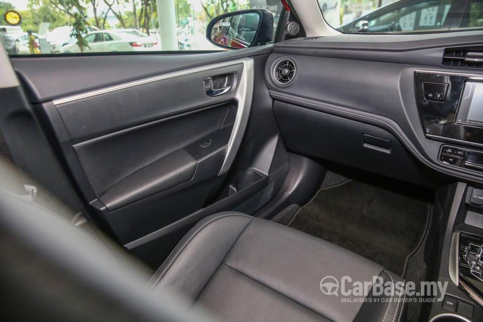 Toyota Corolla E170 facelift  (2016) Interior