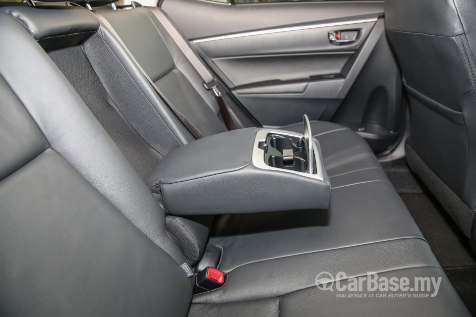 Toyota Corolla E170 facelift  (2016) Interior
