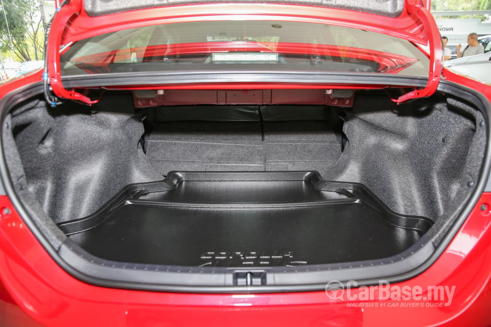 Toyota Corolla E170 facelift  (2016) Interior