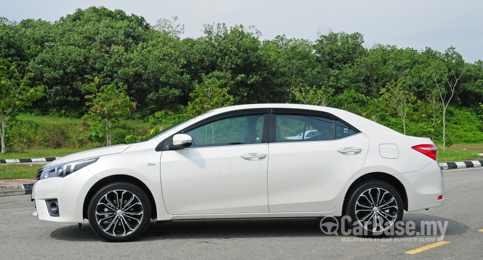 Toyota Corolla E170 (2014) Exterior