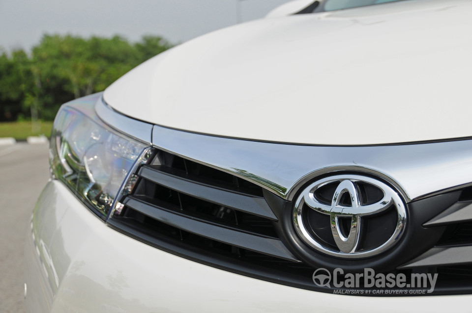 Toyota Corolla E170 (2014) Exterior