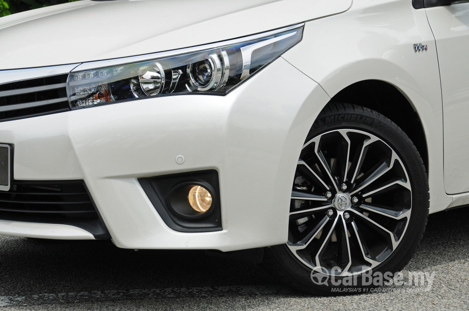 Toyota Corolla E170 (2014) Exterior