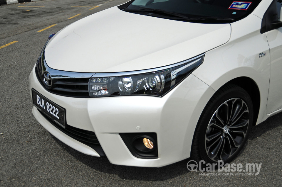 Toyota Corolla E170 (2014) Exterior