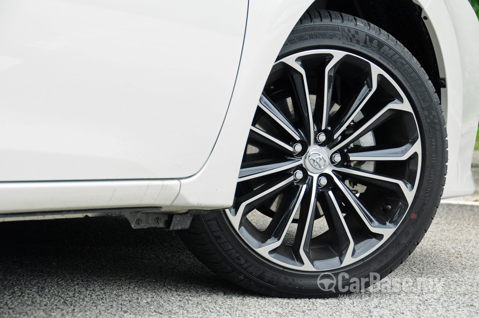 Toyota Corolla E170 (2014) Exterior