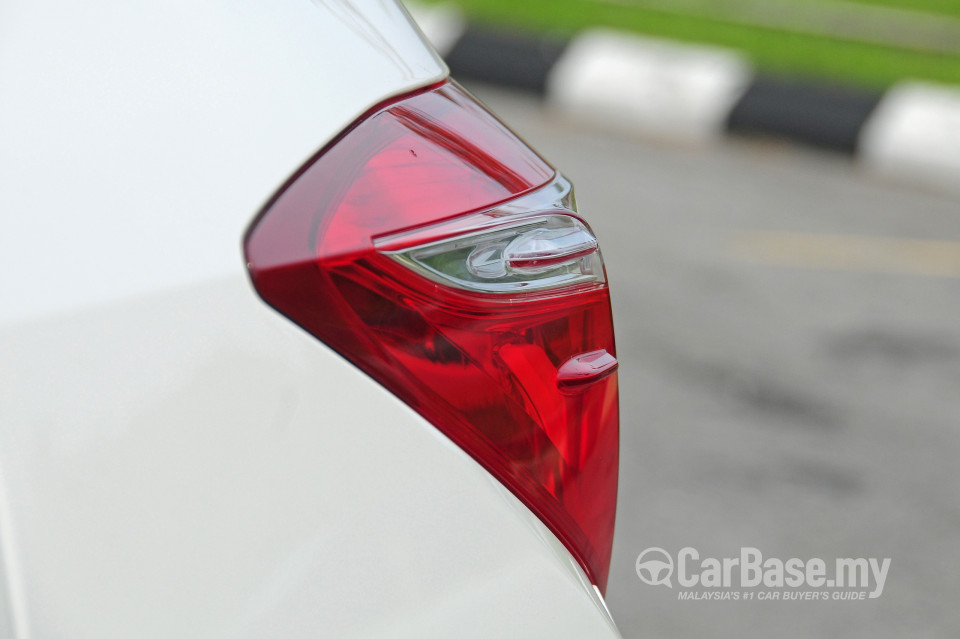 Toyota Corolla E170 (2014) Exterior