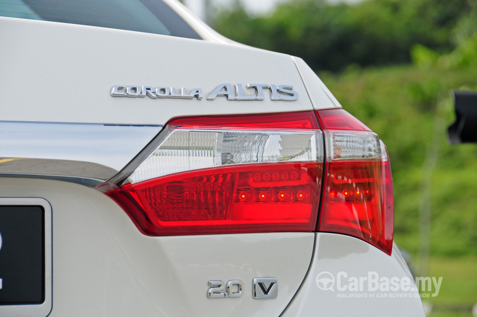 Toyota Corolla E170 (2014) Exterior
