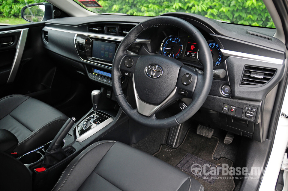 Toyota Corolla E170 (2014) Interior