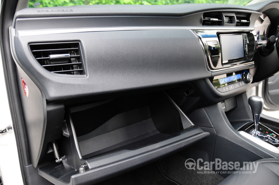 Toyota Corolla E170 (2014) Interior