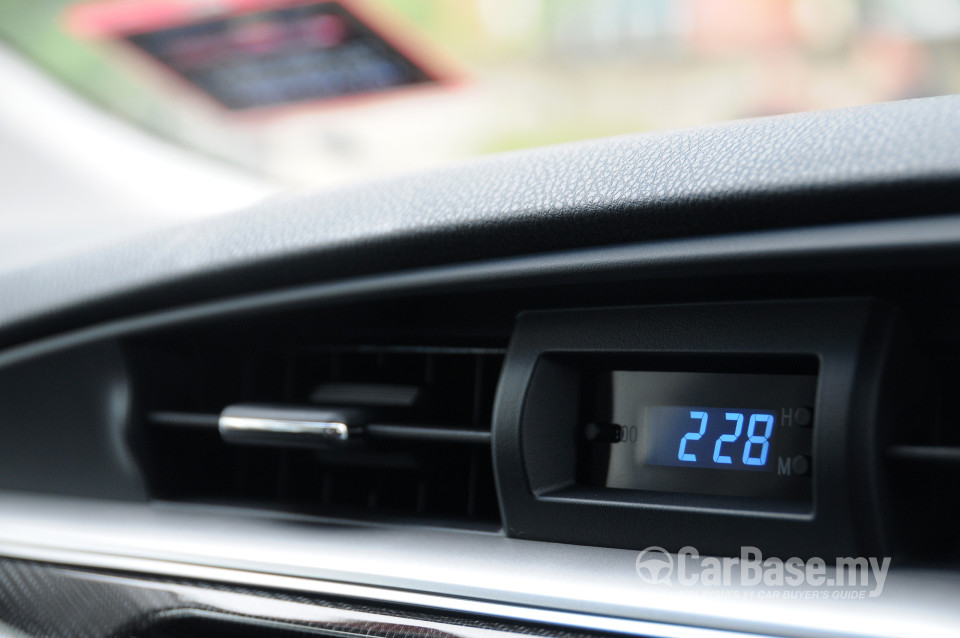 Toyota Corolla E170 (2014) Interior