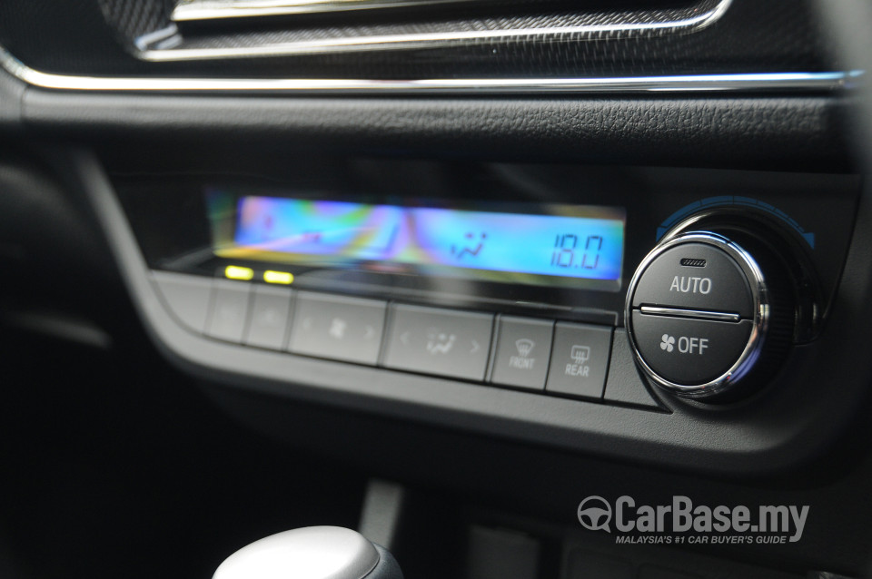 Toyota Corolla E170 (2014) Interior