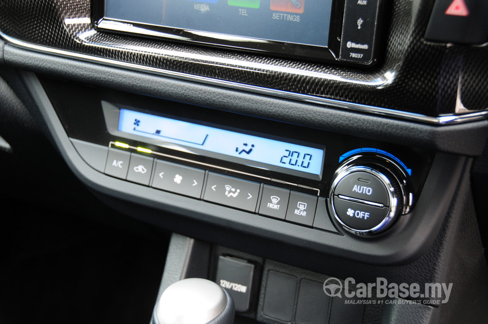 Toyota Corolla E170 (2014) Interior