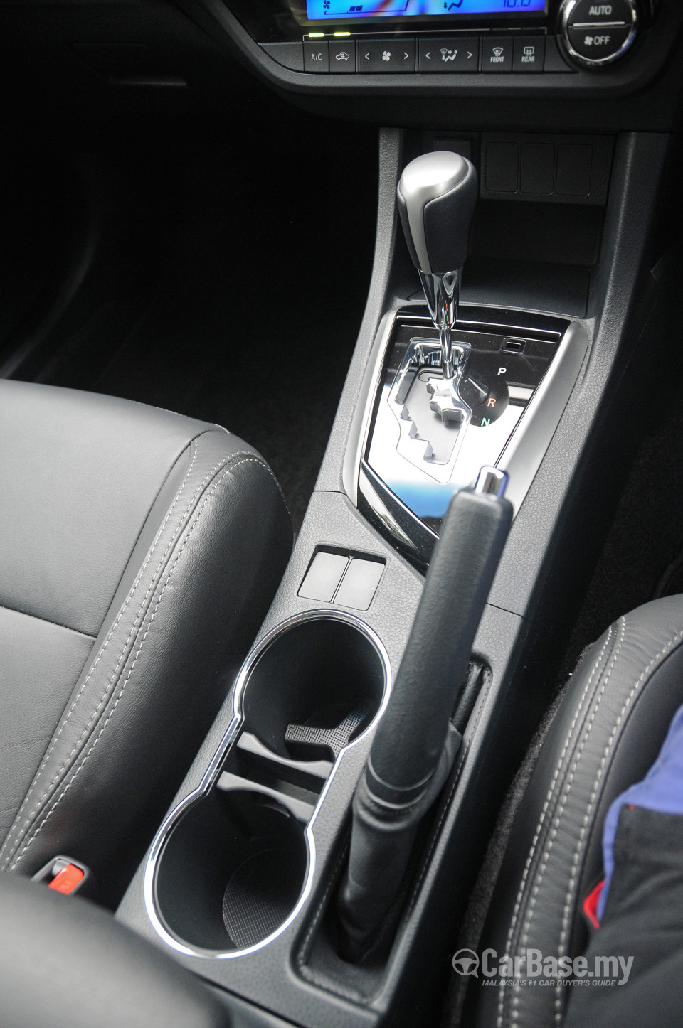 Toyota Corolla E170 (2014) Interior