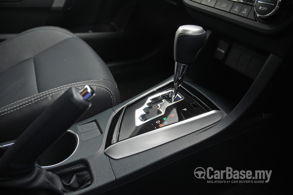 Toyota Corolla E170 (2014) Interior