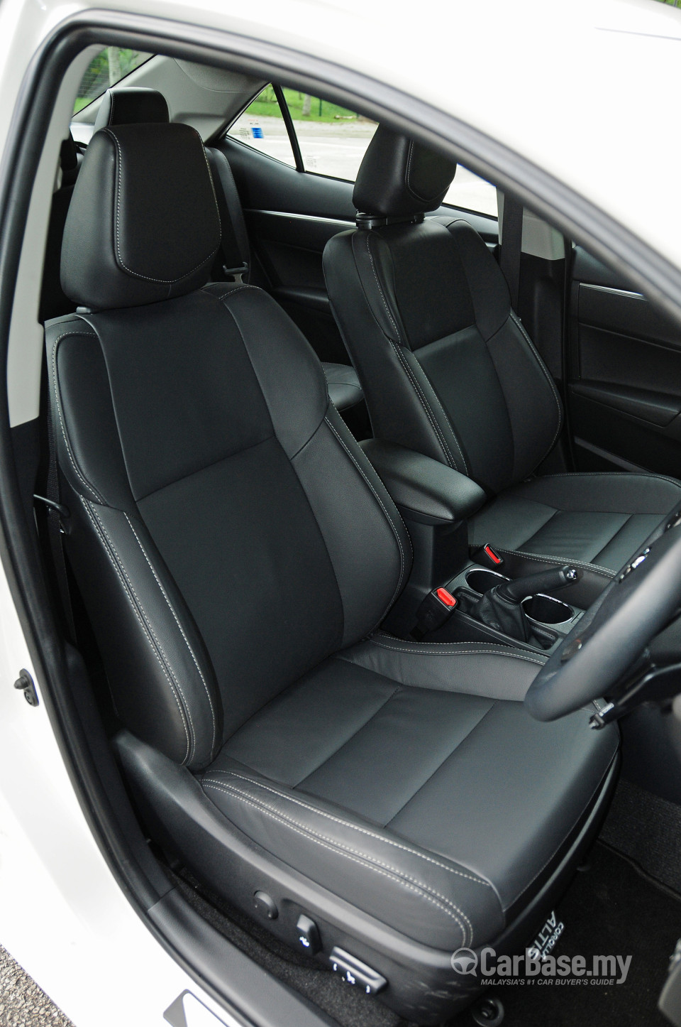 Toyota Corolla E170 (2014) Interior