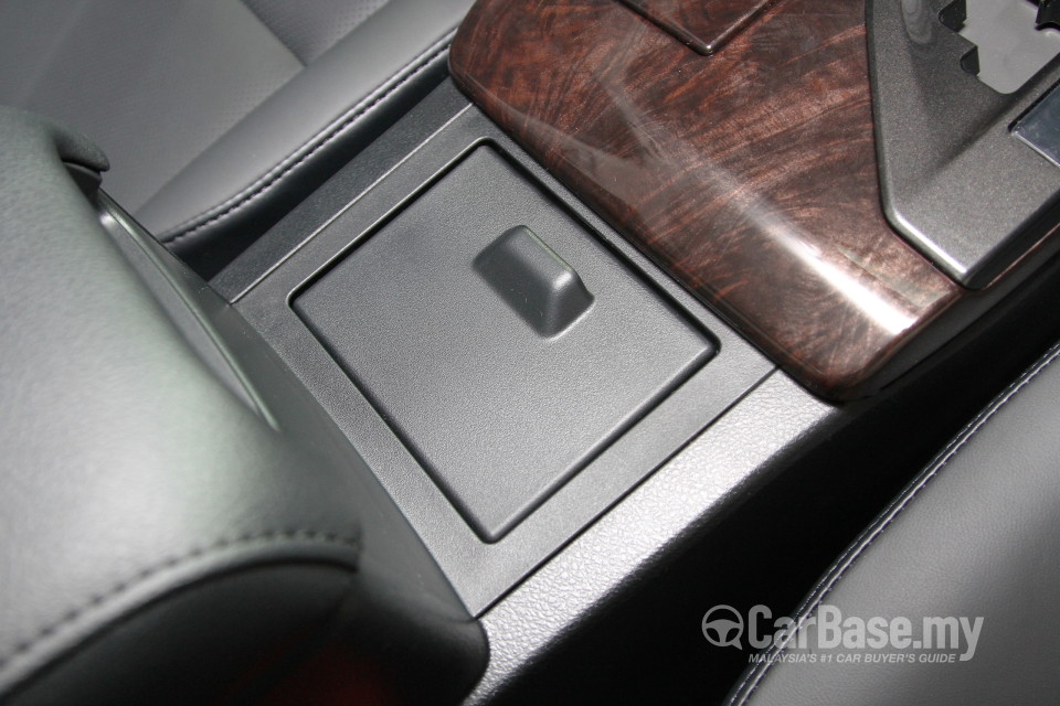 Toyota Camry XV50 Facelift (2015) Interior