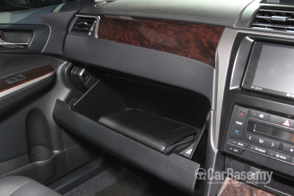 Toyota Camry XV50 Facelift (2015) Interior