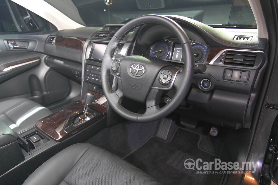 Toyota Camry XV50 Facelift (2015) Interior