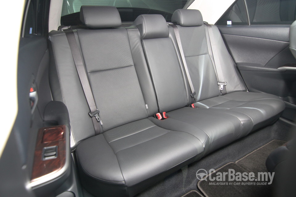 Toyota Camry XV50 Facelift (2015) Interior