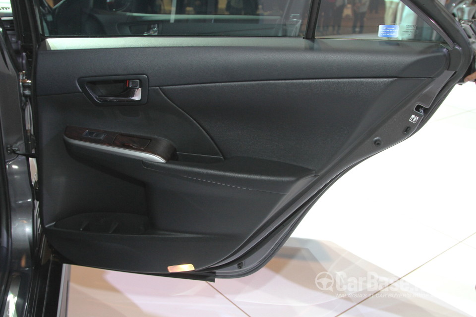 Toyota Camry XV50 Facelift (2015) Interior
