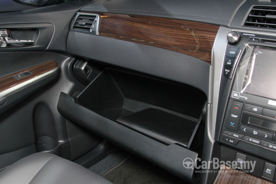 Toyota Camry XV50 Facelift (2015) Interior