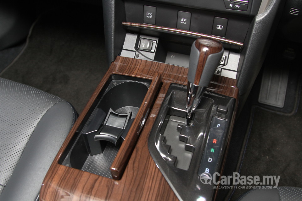Toyota Camry XV50 Facelift (2015) Interior