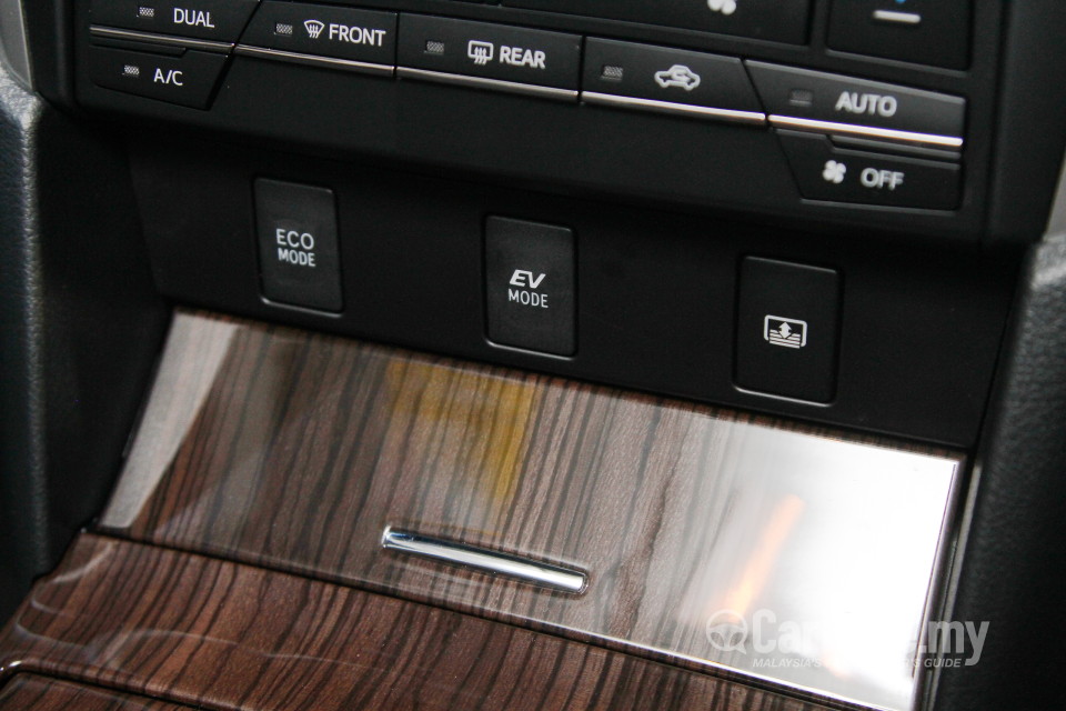 Toyota Camry XV50 Facelift (2015) Interior