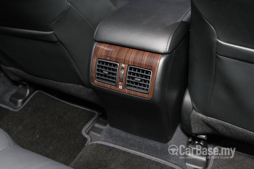 Toyota Camry XV50 Facelift (2015) Interior
