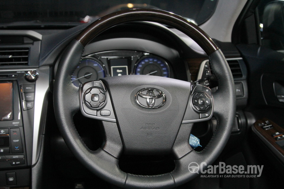 Toyota Camry XV50 Facelift (2015) Interior