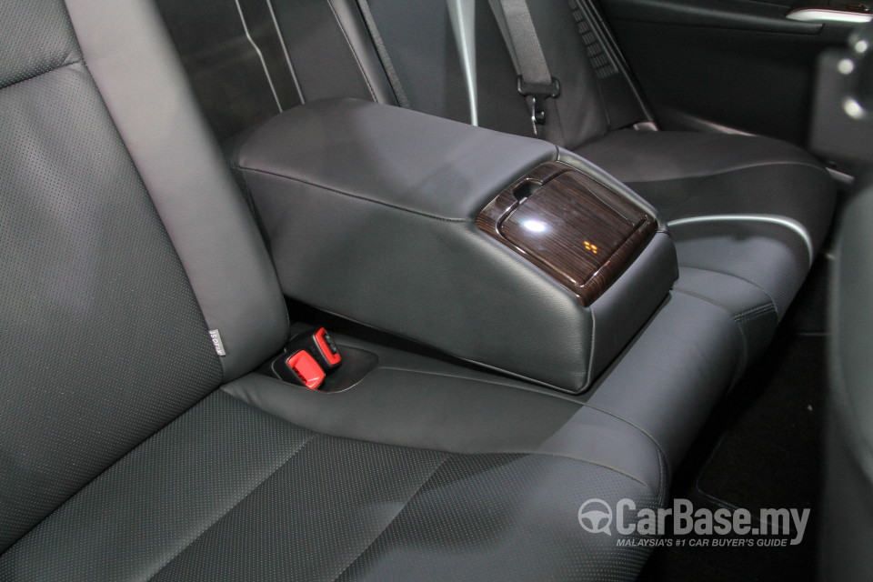 Toyota Camry XV50 Facelift (2015) Interior