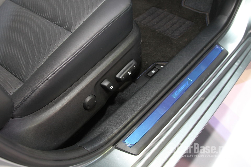 Toyota Camry XV50 Facelift (2015) Interior