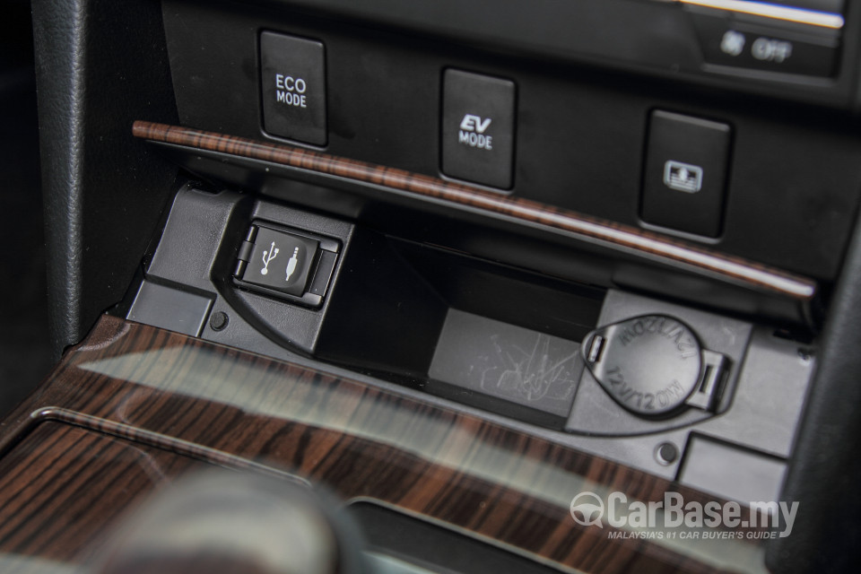 Toyota Camry XV50 Facelift (2015) Interior