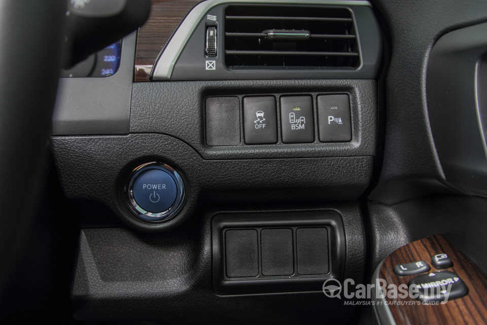 Toyota Camry XV50 Facelift (2015) Interior
