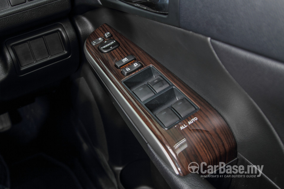 Toyota Camry XV50 Facelift (2015) Interior