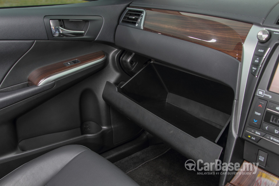 Toyota Camry XV50 Facelift (2015) Interior