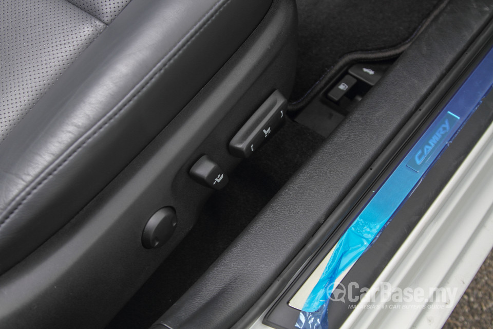 Toyota Camry XV50 Facelift (2015) Interior