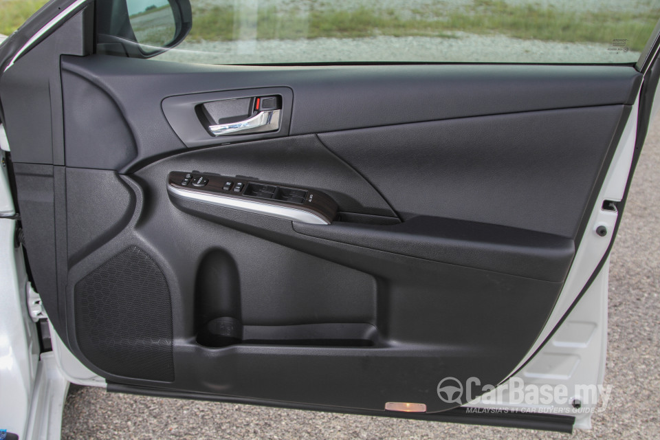 Toyota Camry XV50 Facelift (2015) Interior