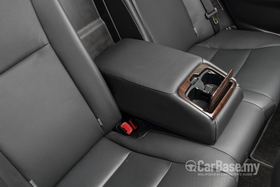 Toyota Camry XV50 Facelift (2015) Interior