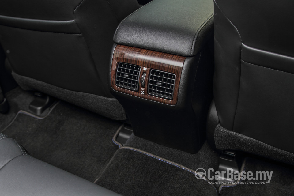 Toyota Camry XV50 Facelift (2015) Interior