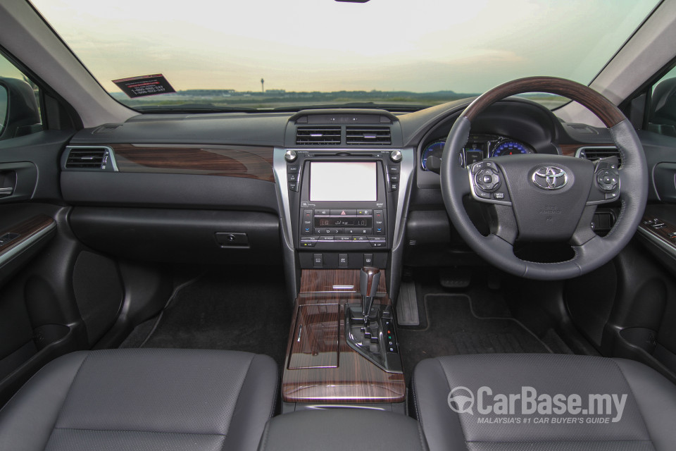 Toyota Camry XV50 Facelift (2015) Interior