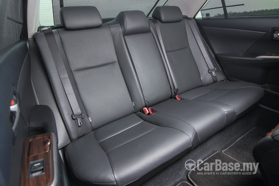 Toyota Camry XV50 Facelift (2015) Interior