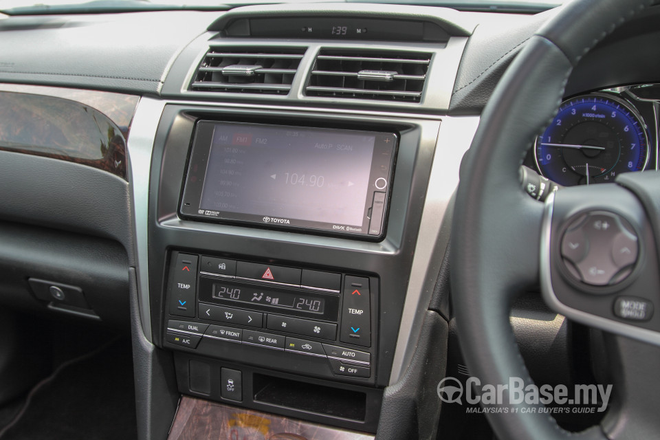 Toyota Camry XV50 Facelift (2015) Interior