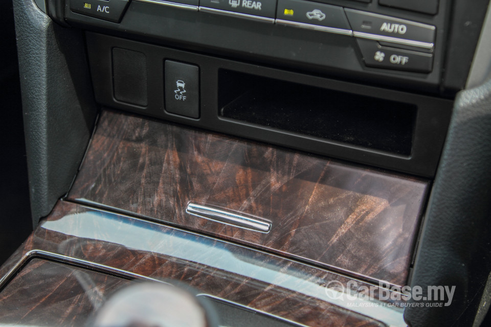 Toyota Camry XV50 Facelift (2015) Interior