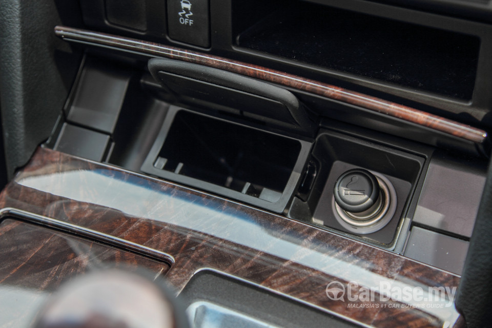 Toyota Camry XV50 Facelift (2015) Interior