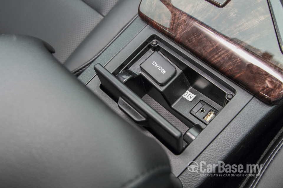 Toyota Camry XV50 Facelift (2015) Interior