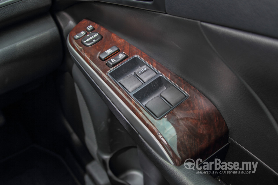 Toyota Camry XV50 Facelift (2015) Interior