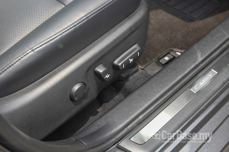 Toyota Camry XV50 Facelift (2015) Interior