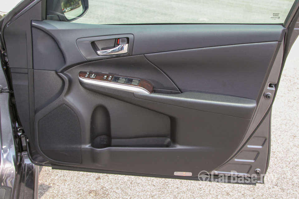 Toyota Camry XV50 Facelift (2015) Interior