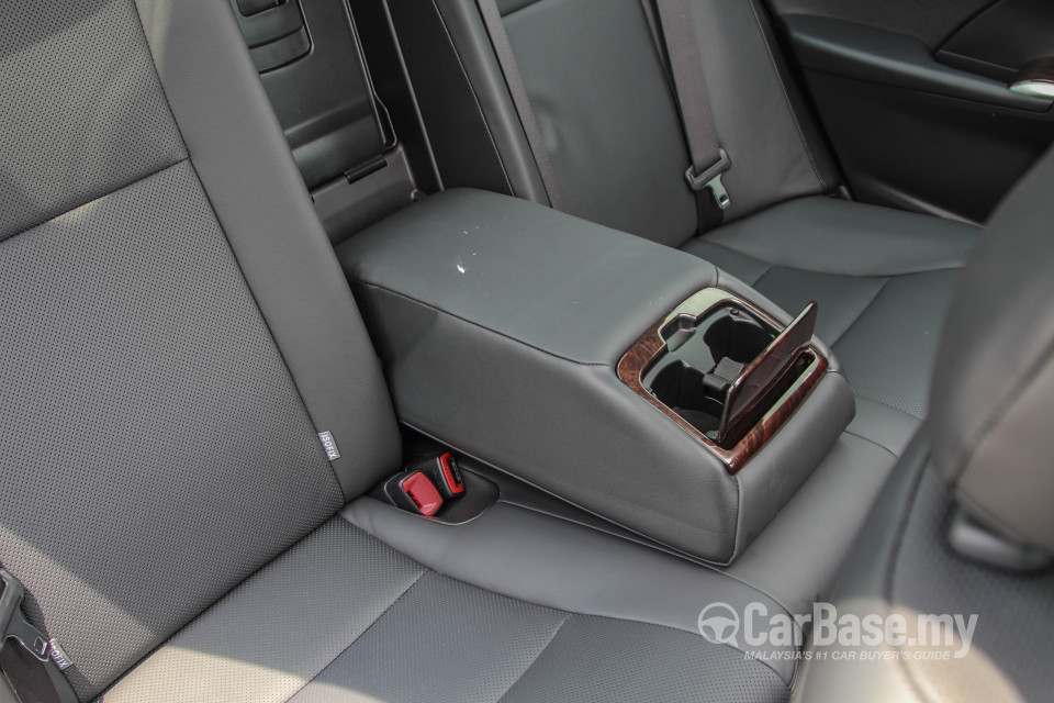 Toyota Camry XV50 Facelift (2015) Interior