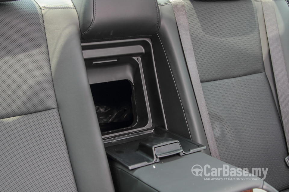 Toyota Camry XV50 Facelift (2015) Interior